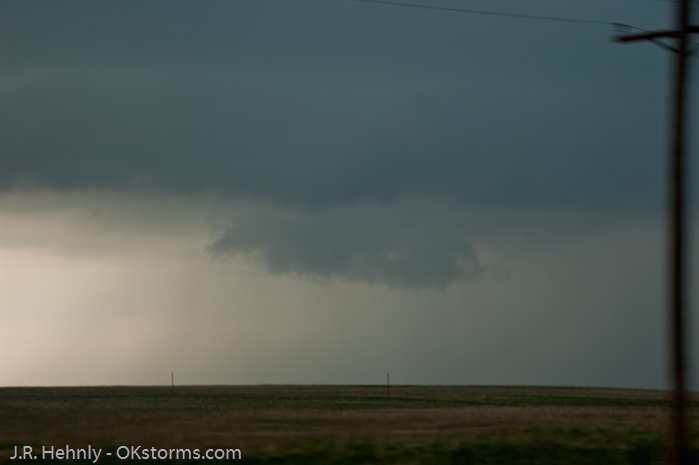 Approaching Greensburg from the south, we observed this lowering to our nothwest.
