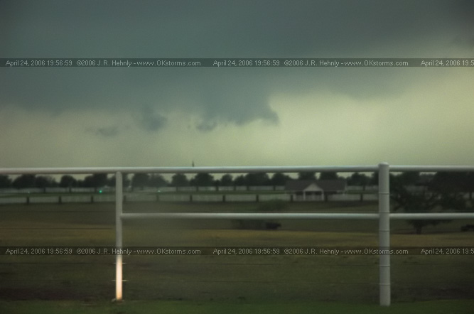 April 24, 2006 - North and Central Oklahoma, El Reno Tornado Wilshire Blvd near Piedmont Rd - More lowerings as the storm moves northeast.
 - 20060424_195659.jpg