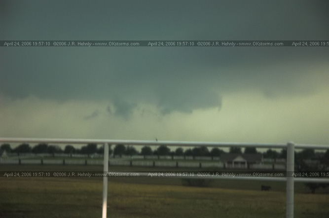 April 24, 2006 - North and Central Oklahoma, El Reno Tornado Wilshire Blvd near Piedmont Rd - More lowerings as the storm moves northeast.
 - 20060424_195710.jpg