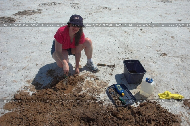 Crystal Digging in the Great Salt Plains Park Kathy finding some crystals.
 - 20060529_155341.jpg
