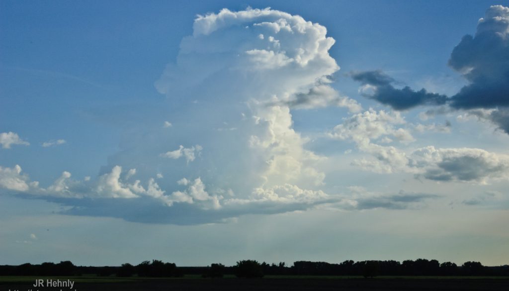 No severe weather today, just weak thunderstorms. Impressive looking 'mushroom cloud' cell near great Bend - 6/1/2009 6:36:18 PM - Hoisington, Kansas - USA - 